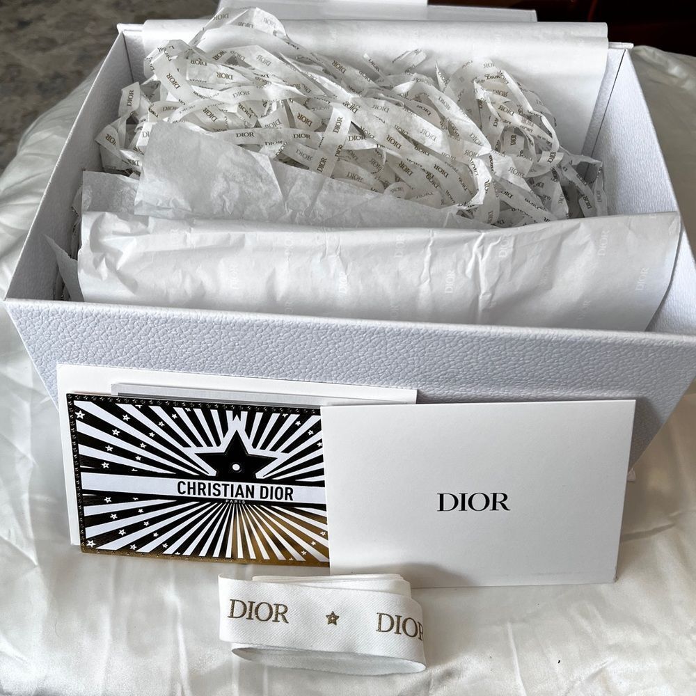 Dior Gift Box - Large - Picture 3 of 6